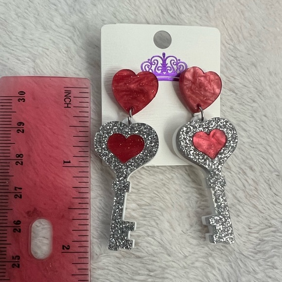 Jewelry - Heart key dangle valentines earrings